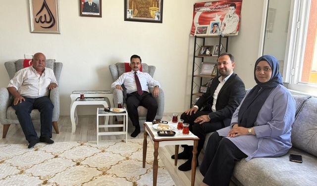Şehit babasına vefa ziyareti