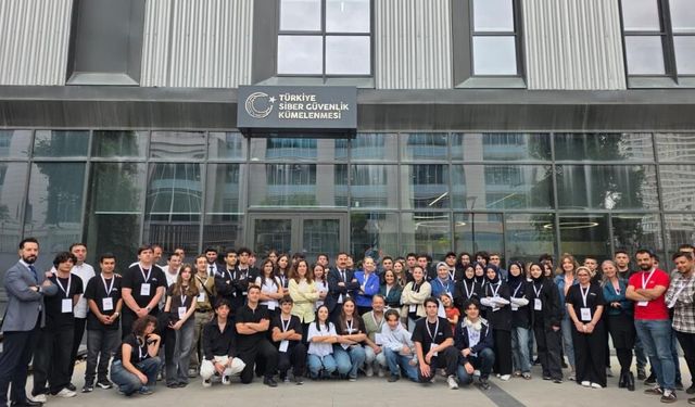 Öğrenciler Teknoloji Devleriyle Buluştu