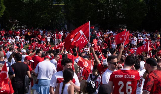 Vancouver’da Ay-Yıldızlılara dev destek