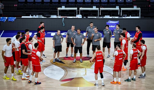 A Milli Basketbol Takımı İsviçre Karşısında Sahada