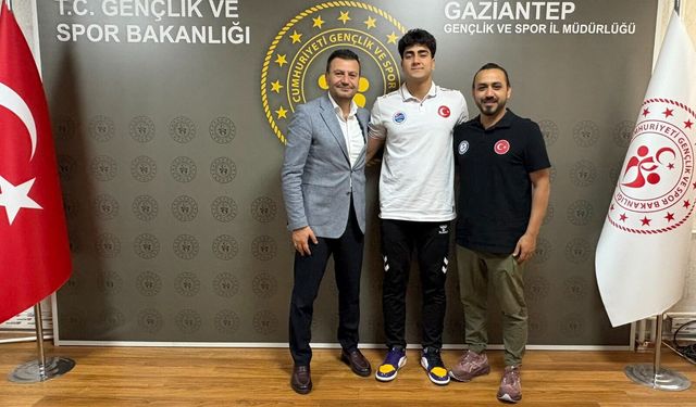 Avrupa başarısını Şahin'le paylaştı