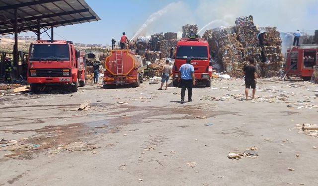 Gaziantep'te Kağıt Fabrikasında Yangın Çıktı
