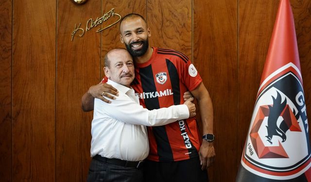 Nazım Sangare İmzayı Attı