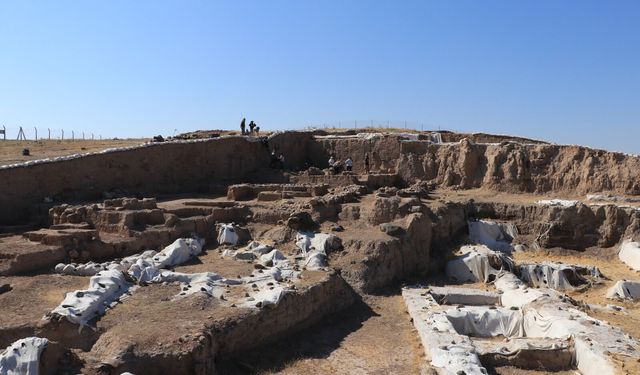 Oylum Höyük Tarihe Işık Tutmaya Devam Ediyor