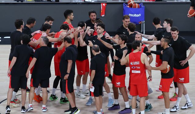 Milliler Dünya Kupası elemeleri için sahaya indi
