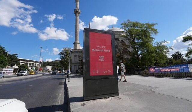 Billboardlardaki gizemli mesajların sırrı belli oldu