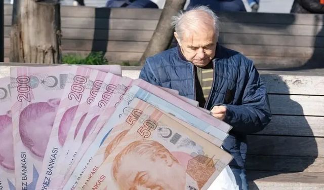 Emekliler dikkat! Maaşınızı kestirecek tarih belli oldu