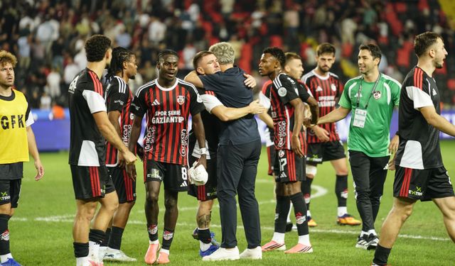 Orhan Ak’tan futbolcularına maç sonu tebrik
