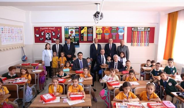 Gaziantep’te öğrencilere kırtasiye desteği