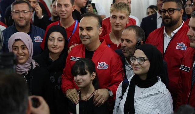 Gençler Türkiye’nin geleceğine imza atıyor
