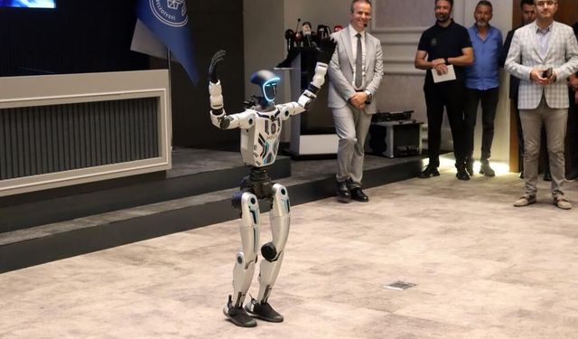 İnsansı robot MEGA göreve başladı