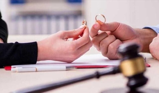 AYM Süresiz Yoksulluk Nafakasını İptal Etti