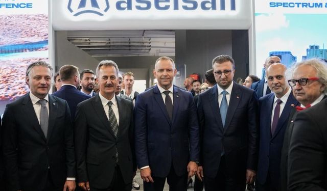Nawrocki, ASELSAN standını ziyaret etti