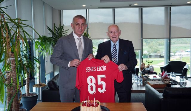 TFF Onursal Başkanı Erzik'e Riva'da Sürpriz