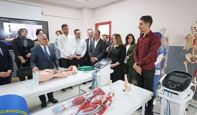 GAÜN'de Yenilenen Sağlık Laboratuvarları Açıldı