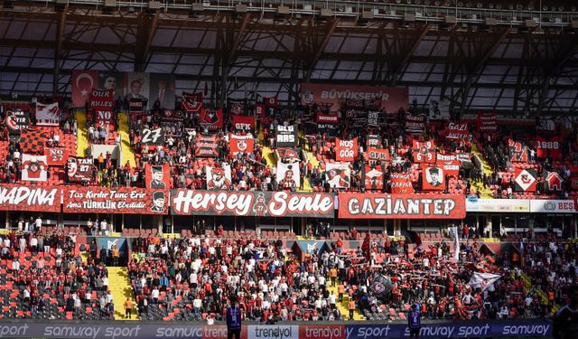 Gaziantep FK tribünlerinde görsel şölen