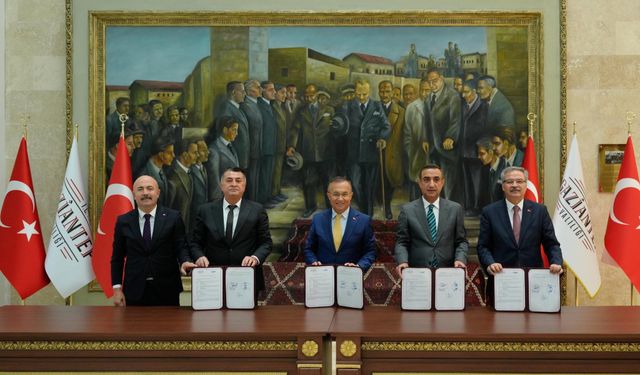 Gaziantep Valiliği'nden Eğitime 65 Bin Ayakkabı