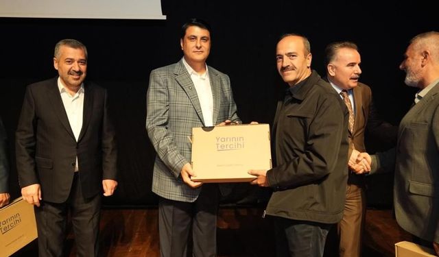 Başkan Yılmaz’dan 119 Muhtara Bilgisayar Desteği