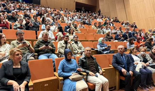 Vali Çeber Sanatseverlerle Tiyatroda Buluştu