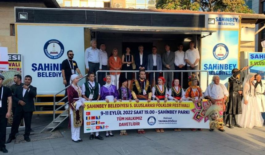 5. uluslararası folklor festivali kortej yürüyüşü