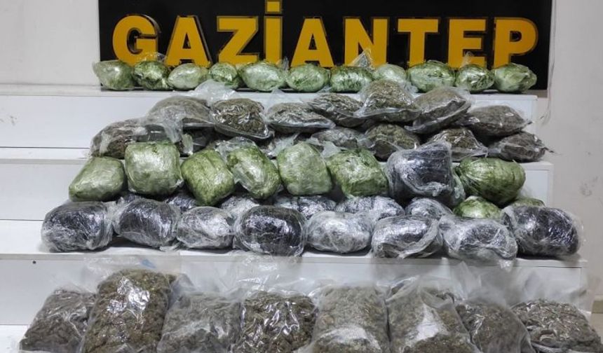 Kamyonun gizli bölmesinde 30 kilo uyuşturucu ele geçirildi