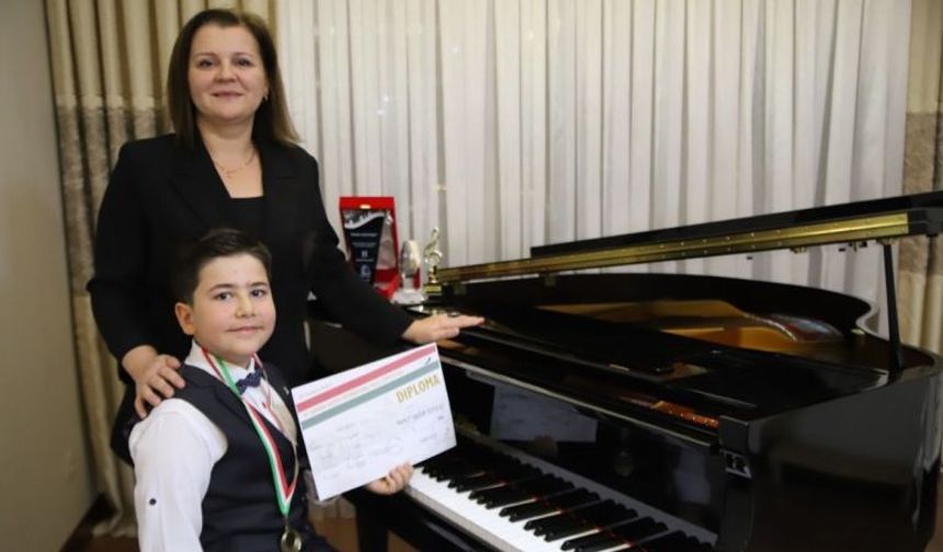 Ukraynalı piyano öğretmenin eğittiği Türk çocuk dünya birincisi oldu