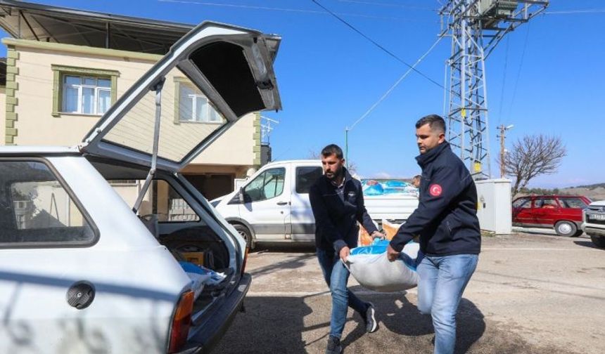 Afetzede besiciler, 2 bin tonluk yem desteğinden memnun