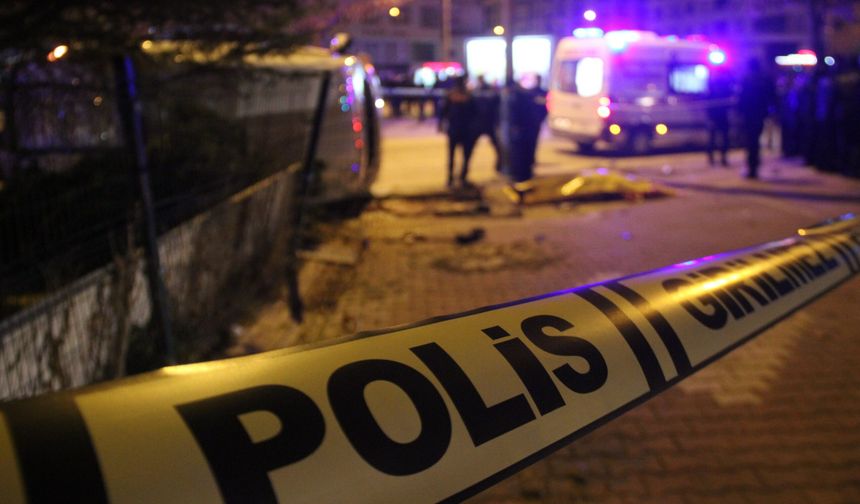 İki Otomobil Çarpıştı 3 Kişi Yaralandı