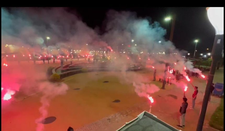 Son Dakika! Gaziantepspor taraftarları eski Kamil Ocak Stadyumun yerine yapılan millet bahçesinde toplandı