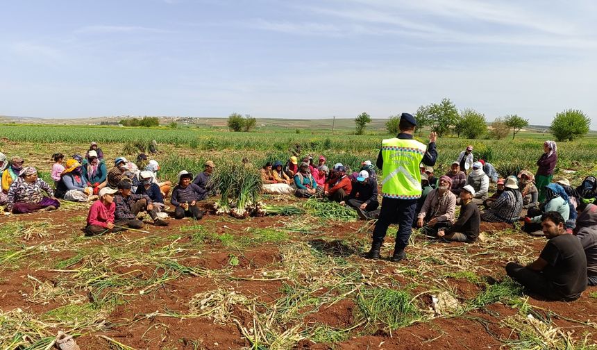 Gaziantep’te Jandarmadan Tarım İşçilerine Trafik Eğitimi
