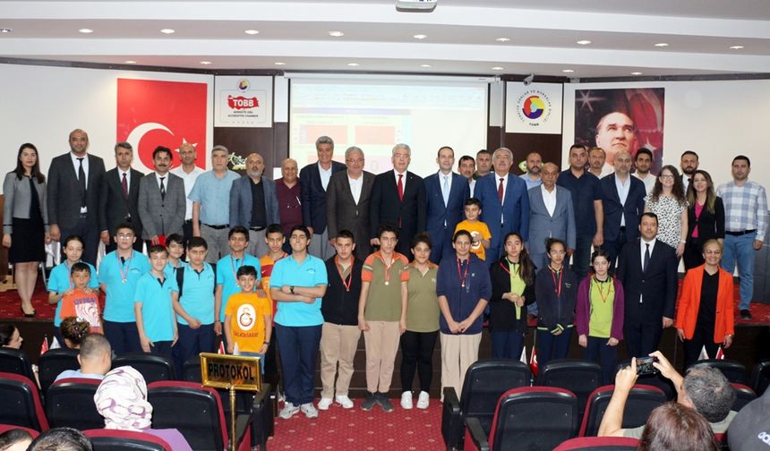 Gaziantep’te Ortaokullar Arası Bilgi Yarışması Yapıldı