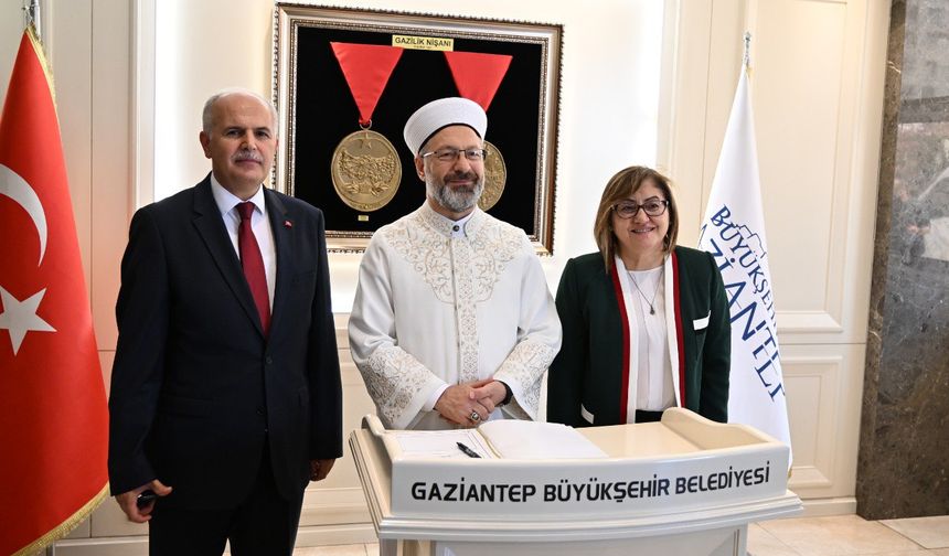 Diyanet İşleri Başkanı Erbaş Gaziantep'te temaslarda bulundu
