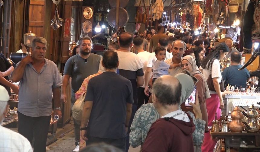 Gaziantep'e gelen gurbetçiler esnafın yüzünü güldürdü