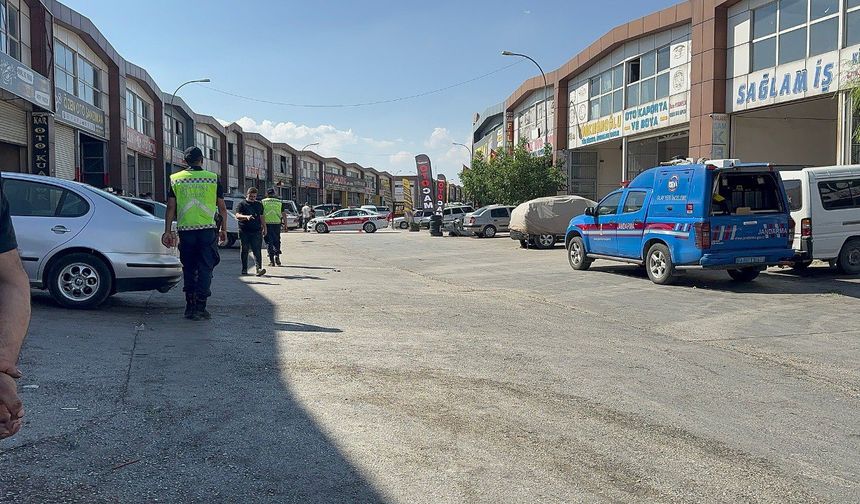 Namaz kılmak için camiye giderken merminin hedefi oldu