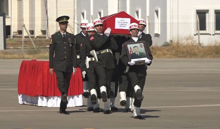 Şehit Onur Çapan'ın naaşı Gaziantep'ten Isparta'ya uğurlandı