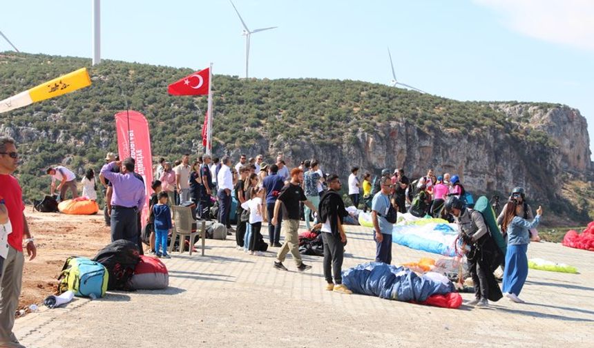 Yamaç Paraşütü Festivali coşkuyla devam ediyor!