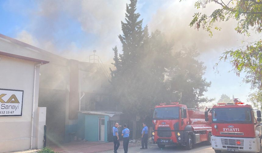 Yatak Fabrikasında Çıkan Yangın Söndürüldü