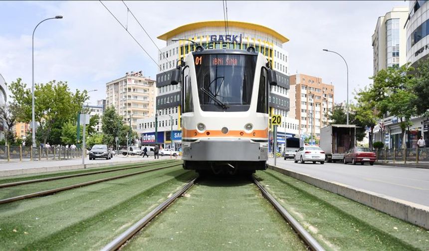 Şahin Müjdeyi Verdi: Gaziantep'in Eski Tramvayları Tarihe Karışıyor!