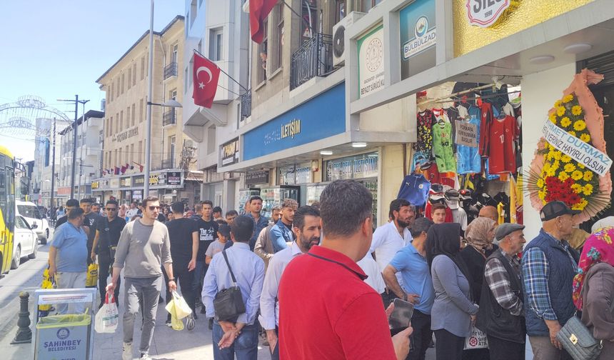 10 TL’lik Baklava Sırası Sokağa Taştı!