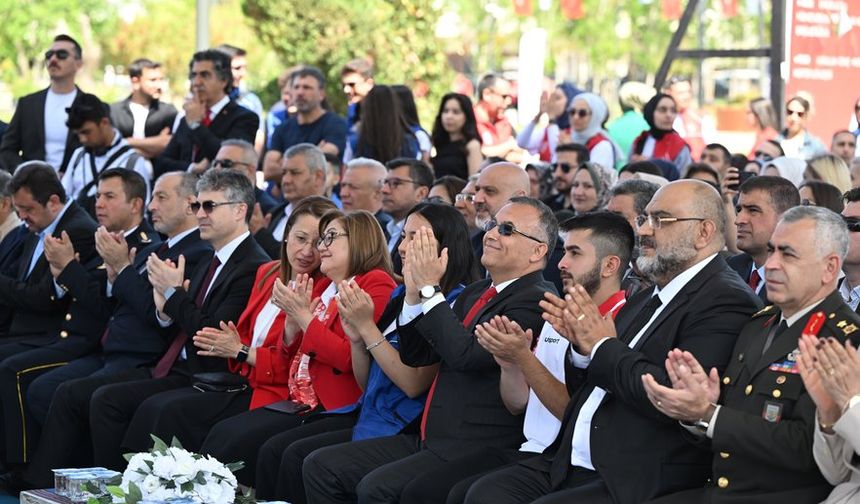 Gaziantep'te 19 Mayıs Coşkusu  Meydanlara Taştı
