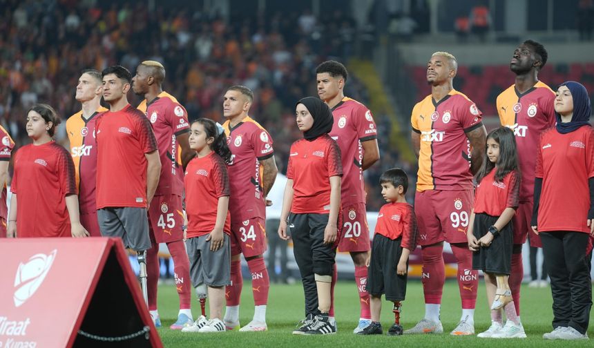 Galatasaray Trabzonspor Maçında Anlamlı Seramoni