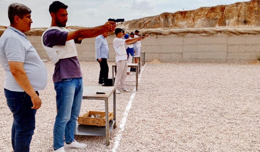 GAÜN’de Öğrenciler Silahlandı