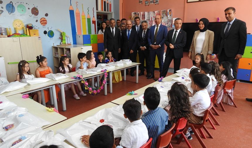 Gaziantep'te 705 Bin Öğrenci Karne Aldı