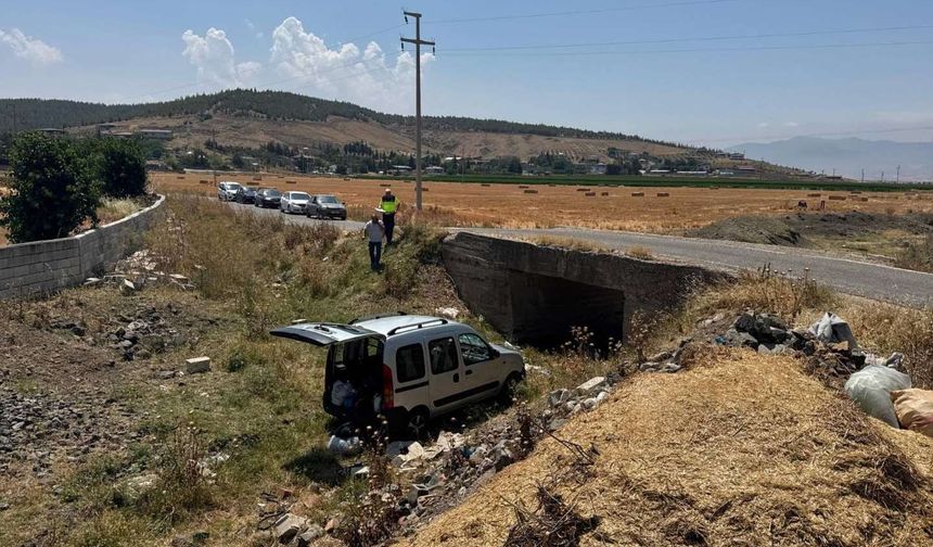 Gaziantep'te Hafif Ticari Araç Köprüden Uçtu!