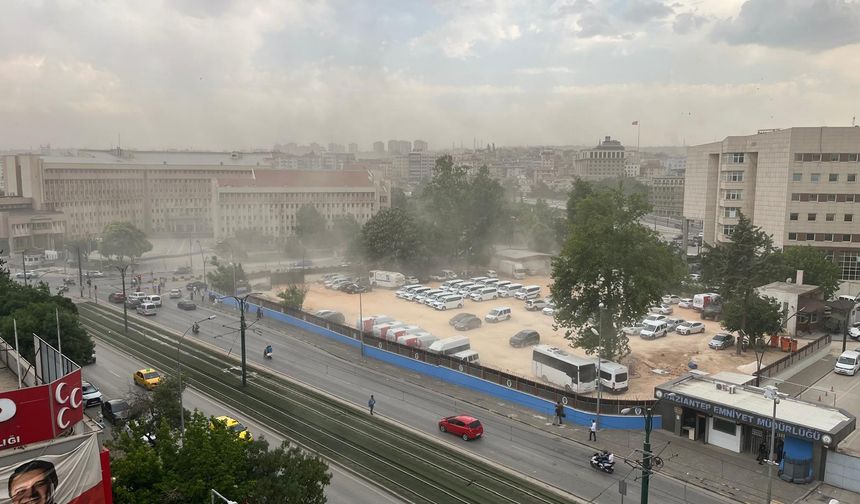 Gaziantep'te Fırtına Tozu Dumana Kattı!