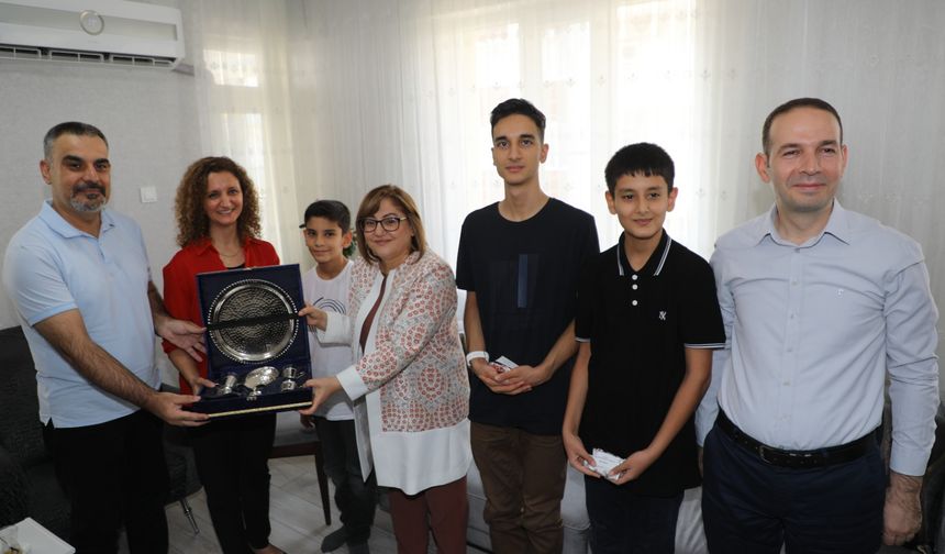 Şahin'den YKS ve LGS Şampiyonlarına Ziyaret!