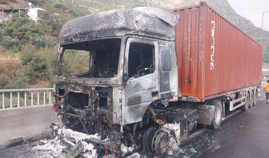 Gaziantep’e Gelen Tır Alevlere Teslim Oldu