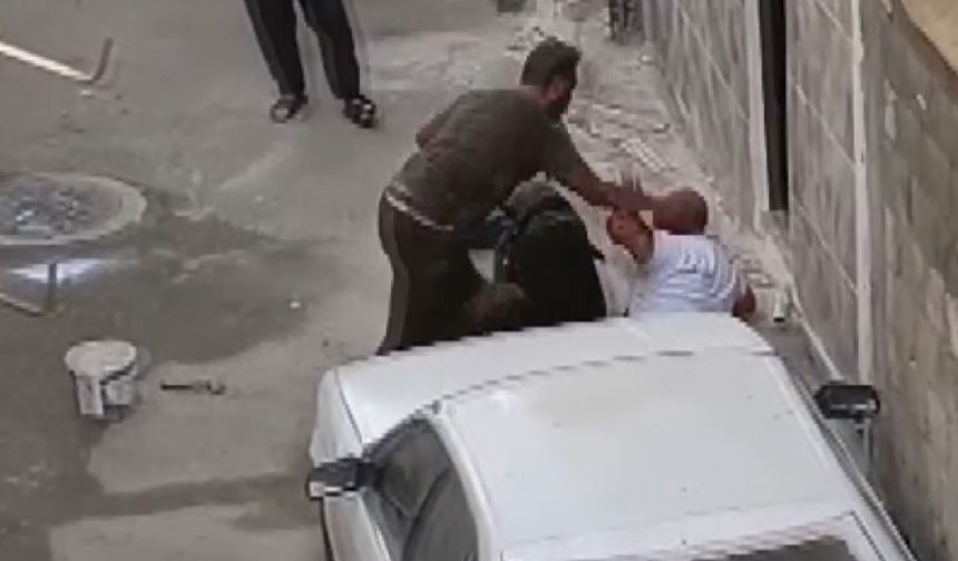 Ağabeyini Öldürdü, Annesini Tekmeledi... İşte O Görüntüler