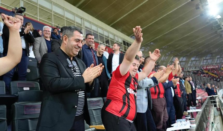 AK Partili Bozgeyik’ten Gönülleri Isıtan Jest