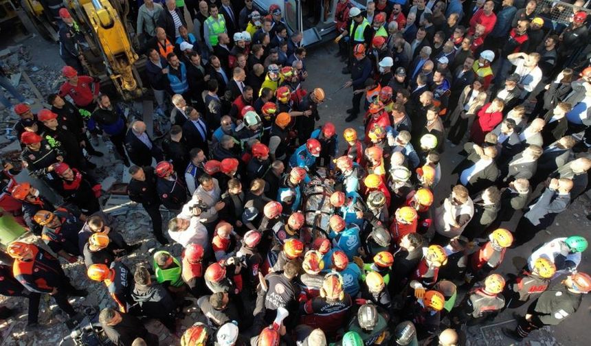 Gebze’de Enkaz Altından Mucize Kurtuluş